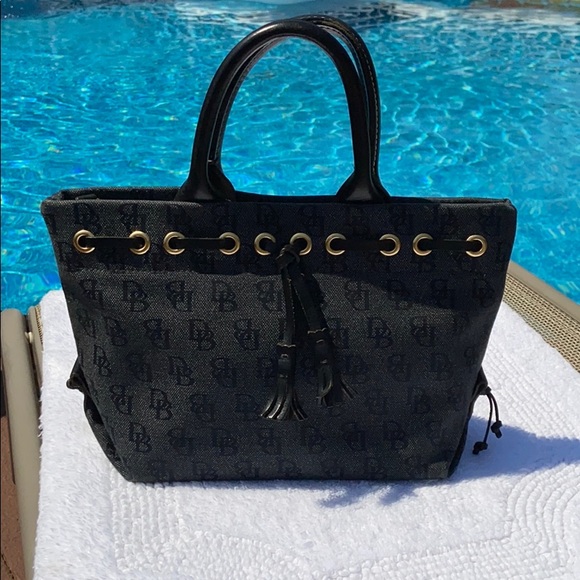 Dooney & Bourke tulip tassel tote black signature - Picture 1 of 10